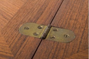 中古　ヨーロッパ高級輸入家具　上手物　ワインラックに活躍!　チーク材製のクラシカルなサーバー(サービス台、バーカウンター、カウンターテーブル、サイドボード)(R-056928)