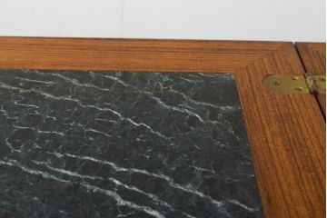 中古　ヨーロッパ高級輸入家具　上手物　ワインラックに活躍!　チーク材製のクラシカルなサーバー(サービス台、バーカウンター、カウンターテーブル、サイドボード)(R-056928)