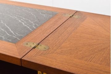 中古　ヨーロッパ高級輸入家具　上手物　ワインラックに活躍!　チーク材製のクラシカルなサーバー(サービス台、バーカウンター、カウンターテーブル、サイドボード)(R-056928)