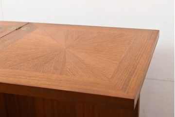 中古　ヨーロッパ高級輸入家具　上手物　ワインラックに活躍!　チーク材製のクラシカルなサーバー(サービス台、バーカウンター、カウンターテーブル、サイドボード)(R-056928)