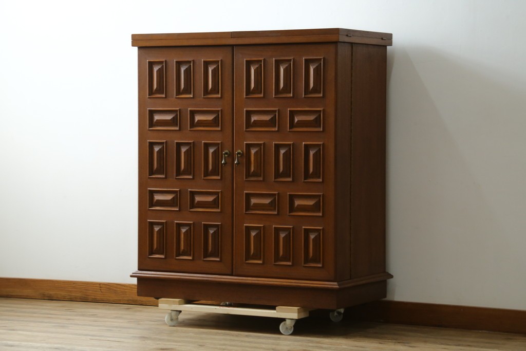 中古　ヨーロッパ高級輸入家具　上手物　ワインラックに活躍!　チーク材製のクラシカルなサーバー　(R-056928)
