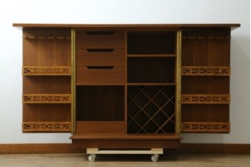 中古　ヨーロッパ高級輸入家具　上手物　ワインラックに活躍!　チーク材製のクラシカルなサーバー　(R-056928)