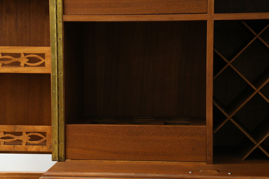 中古　ヨーロッパ高級輸入家具　上手物　ワインラックに活躍!　チーク材製のクラシカルなサーバー　(R-056928)