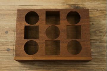 中古　ヨーロッパ高級輸入家具　上手物　ワインラックに活躍!　チーク材製のクラシカルなサーバー　(R-056928)