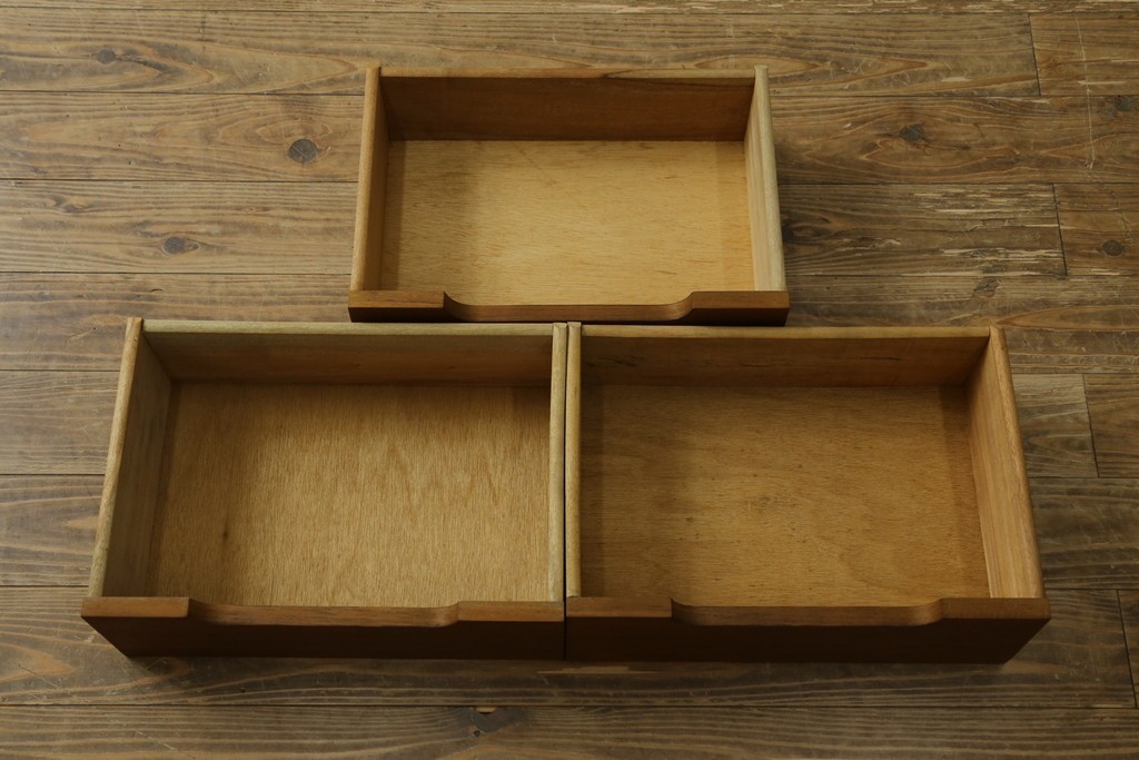 中古　ヨーロッパ高級輸入家具　上手物　ワインラックに活躍!　チーク材製のクラシカルなサーバー　(R-056928)