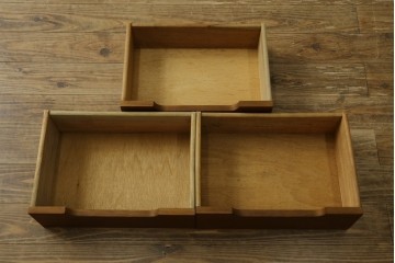 中古　ヨーロッパ高級輸入家具　上手物　ワインラックに活躍!　チーク材製のクラシカルなサーバー　(R-056928)