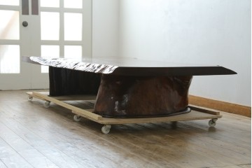 中古　特大!　日本一の玉杢無垢!　総欅一枚板　漆塗り7尺座卓　(R-056930)