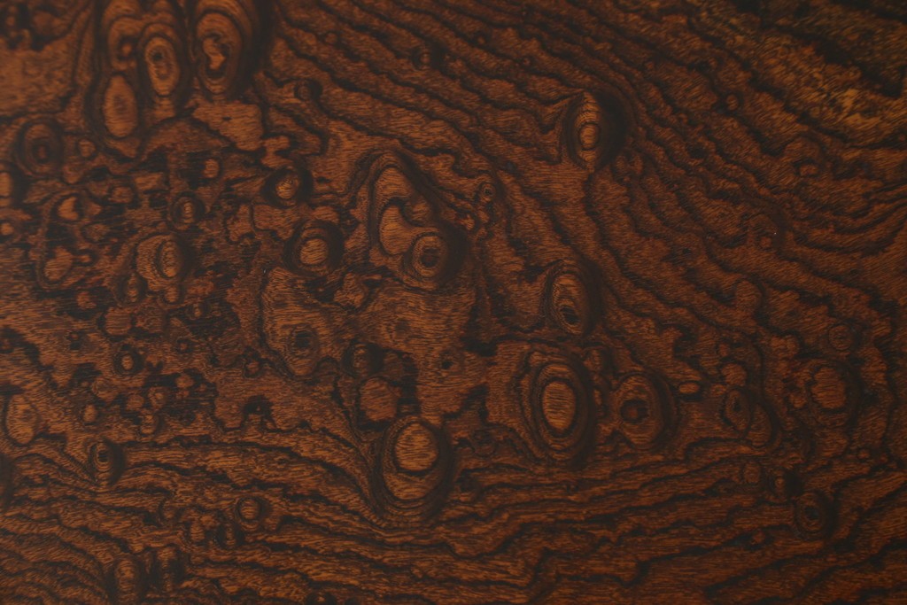 中古　特大!　日本一の玉杢無垢!　総欅一枚板　漆塗り7尺座卓　(R-056930)