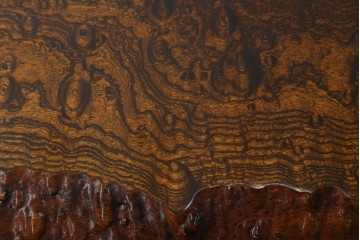 中古　特大!　日本一の玉杢無垢!　総欅一枚板　漆塗り7尺座卓　(R-056930)