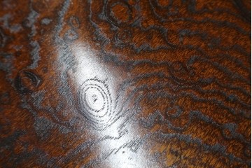 中古　特大!　日本一の玉杢無垢!　総欅一枚板　漆塗り7尺座卓　(R-056930)