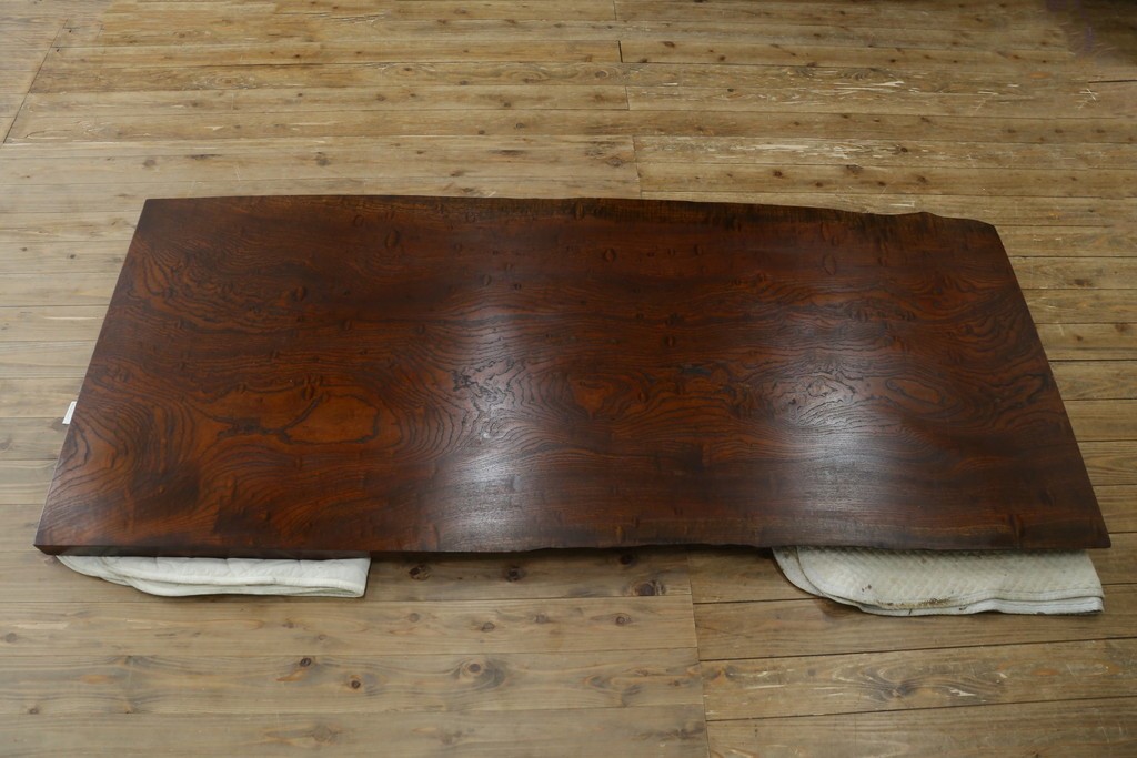 中古　特大!　日本一の玉杢無垢!　総欅一枚板　漆塗り7尺座卓　(R-056930)