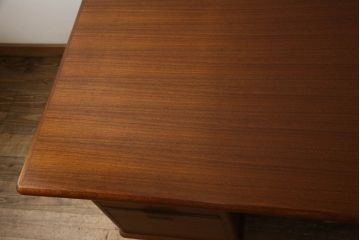 和製ビンテージ　美品　チーク材　ミッドセンチュリーテイストのデザインがおしゃれな両袖机(ワークデスク、ニーホールデスク、作業デスク、机、ヴィンテージ、在宅用、在宅ワーク)(R-056942)