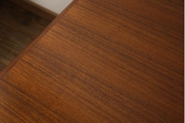 和製ビンテージ　美品　チーク材　ミッドセンチュリーテイストのデザインがおしゃれな両袖机(ワークデスク、ニーホールデスク、作業デスク、机、ヴィンテージ、在宅用、在宅ワーク)(R-056942)