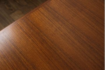 和製ビンテージ　美品　チーク材　ミッドセンチュリーテイストのデザインがおしゃれな両袖机(ワークデスク、ニーホールデスク、作業デスク、机、ヴィンテージ、在宅用、在宅ワーク)(R-056942)