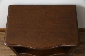 中古　DREXEL HERITAGE(ドレクセルヘリテイジ)　棚と引き出し付き!エレガントなサイドテーブル(ナイトテーブル、エンドテーブル)(R-056953)