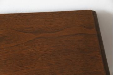 中古　DREXEL HERITAGE(ドレクセルヘリテイジ)　棚と引き出し付き!エレガントなサイドテーブル(ナイトテーブル、エンドテーブル)(R-056953)
