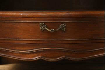中古　DREXEL HERITAGE(ドレクセルヘリテイジ)　棚と引き出し付き!エレガントなサイドテーブル(ナイトテーブル、エンドテーブル)(R-056953)