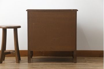 中古　DREXEL HERITAGE(ドレクセルヘリテイジ)　棚と引き出し付き!エレガントなサイドテーブル(ナイトテーブル、エンドテーブル)(R-056953)