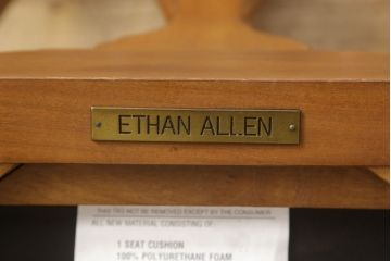 中古　ETHAN ALLEN(イーセンアーレン)　クラシックな装飾が素敵なダイニングチェア2脚セット(椅子、イス)(R-056987)