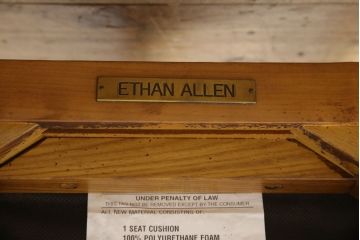 中古　ETHAN ALLEN(イーセンアーレン)　クラシックな装飾が素敵なダイニングチェア4脚セット(椅子、イス)(R-056988)