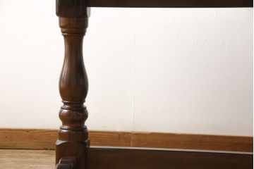 中古　松本民芸家具　洋風のクラシカルなデザインがステキなT型食卓(ダイニングテーブル、4人掛け、6人掛け)(R-056989)