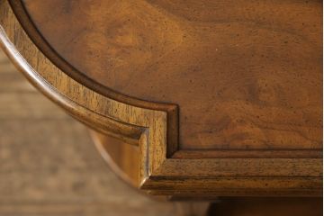 中古　美品　DREXEL HERITAGE(ドレクセルヘリテイジ)　Cameo Classics(キャメオクラシックス)　クラシカルな空間を演出するサイドテーブル(定価約24万円)(コーヒーテーブル、エンドテーブル)(R-056995)