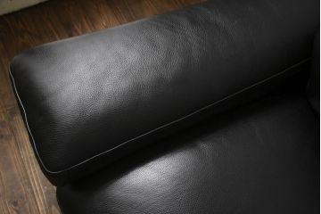 中古　イタリア製　上質な空間を演出する本革2.5人掛けソファ(レザー、2人掛け、3人掛け、2P、3P)(R-057004)