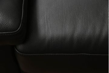 中古　イタリア製　上質な空間を演出する本革2.5人掛けソファ(レザー、2人掛け、3人掛け、2P、3P)(R-057004)