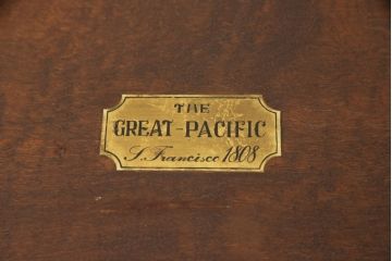 ヨーロッパビンテージ　GREAT PACIFIC　埋め込み取っ手や凝ったつくりの引き出し、真鍮象嵌がクラシカルな雰囲気を高めるサイドチェスト(引き出し、ヴィンテージ)(R-057006)