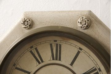 アンティーク　電池式　クラシカルなデザインがおしゃれな掛け時計(柱時計、古時計)(R-057011)