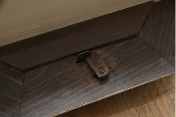 アンティーク　電池式　クラシカルなデザインがおしゃれな掛け時計(柱時計、古時計)(R-057011)
