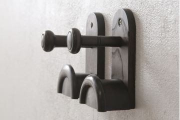 中古　レトロ雑貨　ダークな木肌が味わい深いウォールハンガー2個セット(壁用フック)(R-057012)
