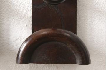 中古　レトロ雑貨　ダークな木肌が味わい深いウォールハンガー2個セット(壁用フック)(R-057012)