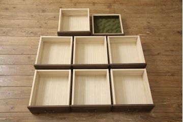中古　超美品　イギリスデザイン　オーク材製　ブライトン　照明付きのステンドグラス入り高級キャビネット(サイドボード、飾り棚、チェスト)(R-057013)