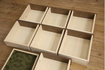 中古　超美品　イギリスデザイン　オーク材製　ブライトン　照明付きのステンドグラス入り高級キャビネット(サイドボード、飾り棚、チェスト)(R-057013)