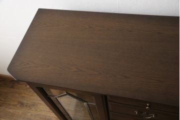 中古　超美品　イギリスデザイン　オーク材製　ブライトン　照明付きのステンドグラス入り高級キャビネット(サイドボード、飾り棚、チェスト)(R-057013)