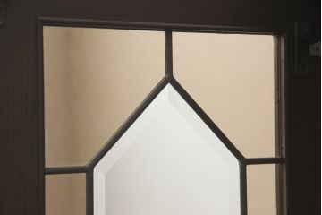 中古　超美品　イギリスデザイン　オーク材製　ブライトン　照明付きのステンドグラス入り高級キャビネット(サイドボード、飾り棚、チェスト)(R-057013)