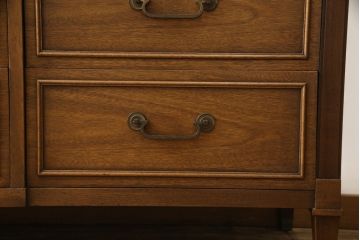中古　美品　DREXEL HERITAGE(ドレクセルヘリテイジ)　Triune(トライユン)　ネオクラシックなマホガニー材製サイドボード(定価約70万円)(チェスト、引き出し)(R-057014)