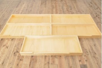 中古　北海道民芸家具　天板・脚(台輪)付きリメイク　落ち着きのある上品な佇まいが魅力の衣装盆付きのローボード(引き出し、チェスト、リビングボード、テレビ台、テレビボード、着物箪笥)(R-057042)
