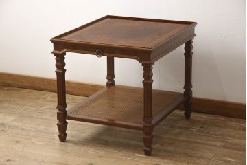 中古　美品　DREXEL HERITAGE(ドレクセルヘリテイジ)　格納式天板付きのクラシカルなサイドテーブル(コーヒーテーブル、エンドテーブル)(R-057048)