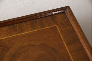 中古　美品　DREXEL HERITAGE(ドレクセルヘリテイジ)　格納式天板付きのクラシカルなサイドテーブル(コーヒーテーブル、エンドテーブル)(R-057048)