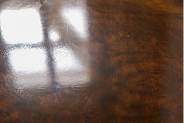 中古　美品　DREXEL HERITAGE(ドレクセルヘリテイジ)　格納式天板付きのクラシカルなサイドテーブル(コーヒーテーブル、エンドテーブル)(R-057048)