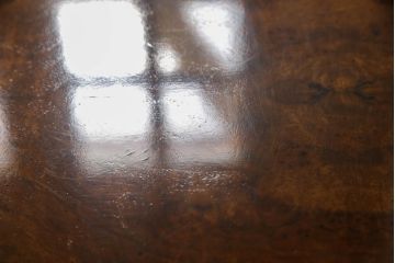 中古　美品　DREXEL HERITAGE(ドレクセルヘリテイジ)　格納式天板付きのクラシカルなサイドテーブル(コーヒーテーブル、エンドテーブル)(R-057048)