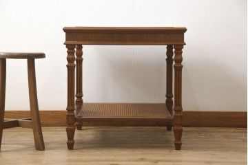 中古　美品　DREXEL HERITAGE(ドレクセルヘリテイジ)　格納式天板付きのクラシカルなサイドテーブル(コーヒーテーブル、エンドテーブル)(R-057048)