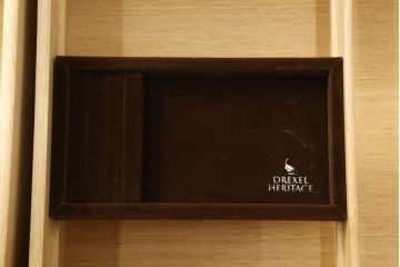 中古　美品　DREXEL HERITAGE(ドレクセルヘリテイジ)　FRANCESCA(フランチェスカ)シリーズ　優美なデザインのサイドチェスト(定価約95万円)(サイドボード、引き出し)(R-057049)