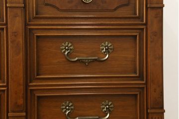 中古　美品　DREXEL HERITAGE(ドレクセルヘリテイジ)　FRANCESCA(フランチェスカ)シリーズ　優美なデザインのサイドチェスト(定価約95万円)(サイドボード、引き出し)(R-057049)