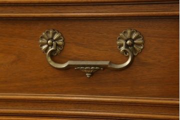 中古　美品　DREXEL HERITAGE(ドレクセルヘリテイジ)　FRANCESCA(フランチェスカ)シリーズ　優美なデザインのサイドチェスト(定価約95万円)(サイドボード、引き出し)(R-057049)