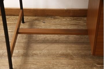 ビンテージ　天童木工　ミッドセンチュリー調のデザインがおしゃれなチーク材製デスク(机、片袖机、ワークデスク、ヴィンテージ)(R-057051)
