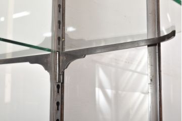 フランスアンティーク　激レアデザイン!　大人気のRガラスと真鍮枠が使われた縦型ガラスケース(ショーケース、収納棚、飾り棚、キャビネット、曲げガラス)(R-057053)