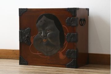 激レア!特注品　縁起物　おかめの漆絵が描かれた総欅材製の庄内小箪笥(掛硯型、懸硯型、船箪笥、帳場箪笥、おたふく、小引き出し、たんす、タンス、アンティーク)(R-057060)